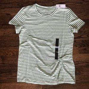 👑 4 for 25 👑 NWT BR stripe twist t-shirt